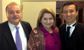 Desde la izquierda, Jay Hersherson, Elsa Gladya Cifuentes y John Moreno. Fotos Javier Castaño