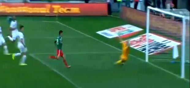 Uno de los 4 goles que México le metió a Nueva Zelanda en el últimpo partido de repechaje.