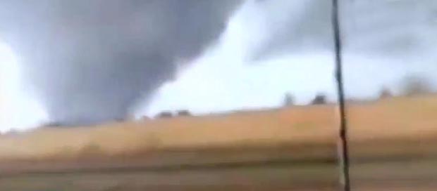 Tornados como este azotaron al sur de Estados Unidos y dejaron muertos.