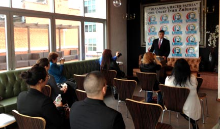 Escena de la conferencia de prensa en Manhattan.