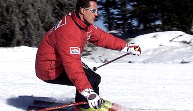 El ex piloto Schumacher esquiando. 