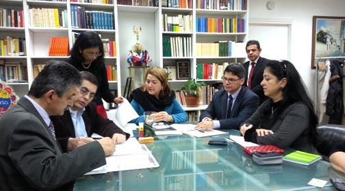 Las personas que acudieron al Consulado de Colombia en Nueva York a presenciar la registración de Zoilo Nieto como candidato al Congreso de Colombia. 