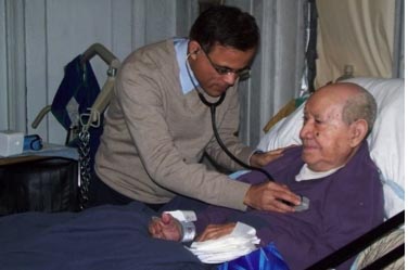 Los doctores van hasta la vivienda de los pacientes. 