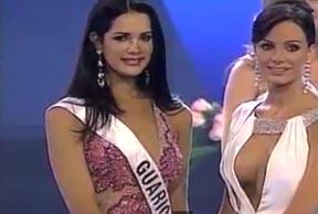 Miss Venezuela, Monica Spear, al centro, cuando fue coronada.