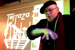 El profesor Arturo ignacio Sánchez hablando del BID. Foto Javier Castaño