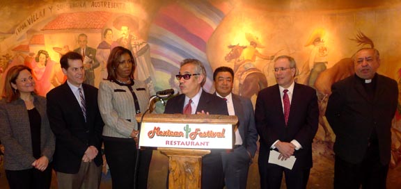 En el restaurante Mexican Festival , desde la izquierda, 