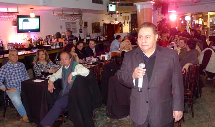 Hugo Cartagena encabezó la fiesta en apoyo a Zoilo Nieto en el restaurante Boulevard de Queens. Fotos Javier Castaño