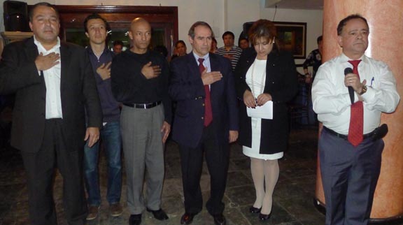 Desde la izquierda,