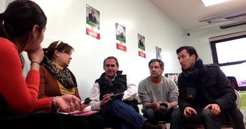 Jaime  Buenahora, al centro, con sus asesores más cercanos en Queens. 