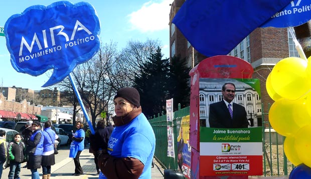 Frente a la escuela pública 69 de Queens los partidos políticos colombianos hicieron campaña. Fotos Javier Castaño