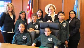 Melinda Katz, al centro, 