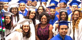 Graduación de estudiantes de escuela secundaria. 