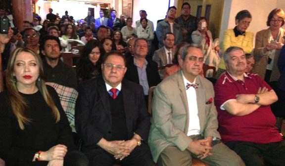 En primera fila, desde la izquierda, Luz Quintero, Hugo Cartagena, Humberto Suarezmotta y Orlando Tobón.