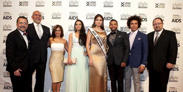Guillermo Chacón, Presidente de la Comisión; Michael Jack, GM, NBC 4 NY; Sibila Vargas, presentadora de NBC 4 NY y maestra de ceremonias de Cielo Latino; Layana Aguilar, diseñadora y concursante de Project Runway Season 11; Gabriela Isler, Miss Universo 2014 y Madrina de la Comisión; Henry Santos, cantante y Padrino de la Comisión; Ismael Cruz Cordova, actor, y Robert Unanue, Presidente de Goya Foods.