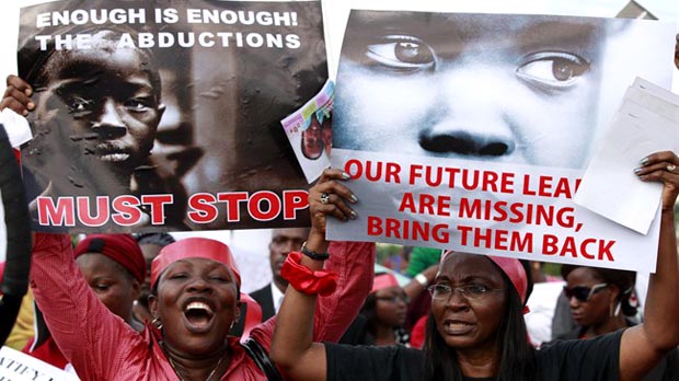 En el mundo crecen las protestas exigiendo el regreso de las menores secuestradas en Nigeria.