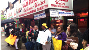 Imagen de la protesta frente a la agencia de empleo localizada en la Avenida Roosevelt y la calle 88, en Elmhurst, Queens. Fotos NICE.