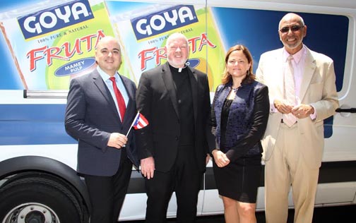 Desde izquierda, Louis Maldonado, miembro de la Junta del Desfile Nacional PR, Monseñor Kevin Sullivan, director ejecutivo de Caridades Católicas de la Arquidiócesis de Nueva York, la portavoz del Concejo y Gran Mariscal, Melissa Mark-Viverito  y Rafael Toro, Director de Relaciones Públicas de Goya Foods.