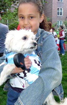 Perro con la camiseta de Argentina.