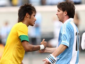 Neymar de Brasil y Messi de Argentina, compañeros en España y rivales en suramérica. 