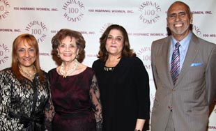 De izquierda a derecha: La Honorable Arlene González-Sánchez (Comisionada del Estado de NY de la Oficina de Alcoholismo y Uso de Sustancias), Matilda Raffa Cuomo (Ex Primera Dama del estado de NY), Cristina Schwarz, Presidenta y Gerente General de Telemundo y el Sr. Rafael Toro (Director de Relaciones Públicas de Goya Foods, Inc.). Foto Vincent Villafañe