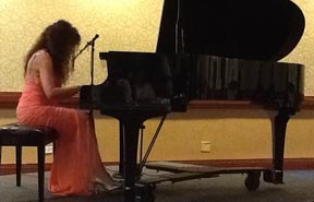 La pianista Rosa Antonelli que tocó durante la clausura de LULAC en Nueva York 2014.