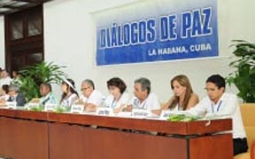 La mesa de negociaciones de paz en La Habana. 
