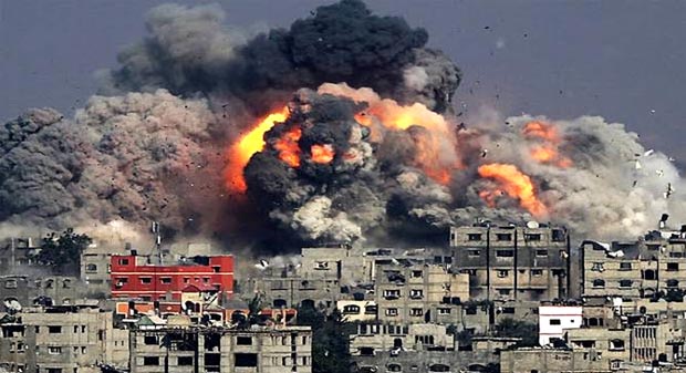 Los bombardeos de israel destruyen viviendas y edificios en Gaza en donde viven los palestinos.