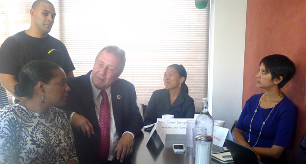 En el restaurante Arepa Lady, desde la izquierda, 