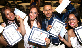 Students Lisaura Guerrrero, Yasmilka Betances, Jonathan Salas and Luisa Espinal showed their checks, Photos Vincent Villafañe