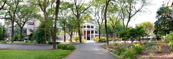La biblioteca del Queensborough Community College. Foto cortesía