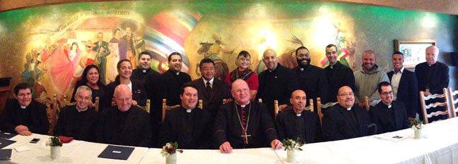 El Cardenal Timothy Dolan y los sacerdotes del  Fotos Javier Castaño