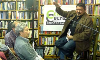 El escritor Roberto Quesada en el Centro Cultural Barco de Papel  Fotos Javier Castaño