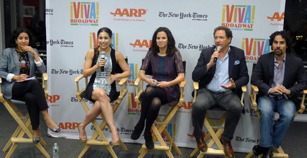 En el New York Times, desde la izquierda, la periodista Tanzina Vega, Bianca Marroquín, Mandy González, Kevin McCollum y Alex Lacamoire. Fotos Javier Castaño