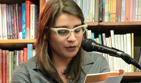 La poeta Caneo Arguinzones.