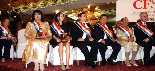 Parte de los honrados durante la fiesta de gala del Desfile de la Hispanidad de Nueva York. Fotos Javier Castaño