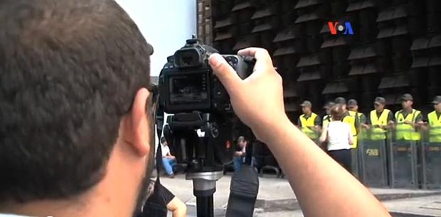 La libertad de prensa está siendo cuestionada en Venezuela. Foto Voa