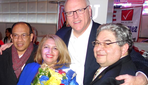 Desde la izquierda, Jorge López, Cónsul General de Ecuador en Nueva York, la juez Carmen Velásquez, el Congresista Joseph Crowley y el activista demócrata Dany Pérez.