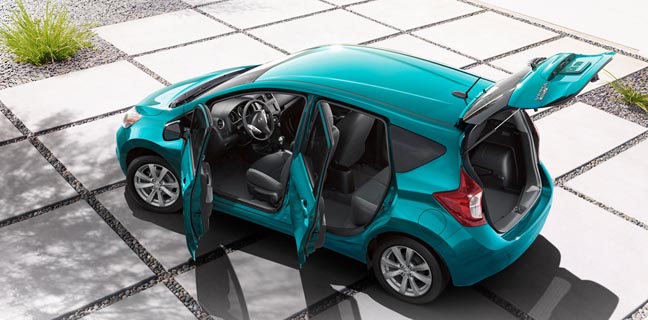 El carro Nissan Versa 2014 es económico al momento de compra y en la estación de gasolina. Fotos cortesía