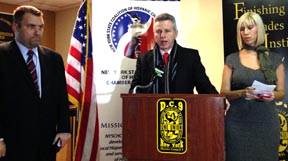 Desde la izquierda, Frank García, John Jaime Jiménez y Roberta Hickey. Fotos Javier Castaño