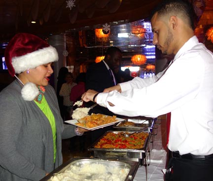 Los empleados de EmblemHealth degustaron de la buena comida en El Coquí. 
