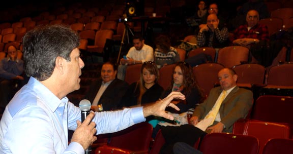 Jesús Tous invitó a los colombianos a la protesta frente al Consulado de Colombia este jueves 18 de diciembre a partir de las 10 de la mañana. 