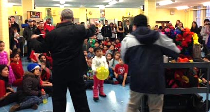 Los niños recibieron ragalos y participaron del espectáculo. Fotos cortesía