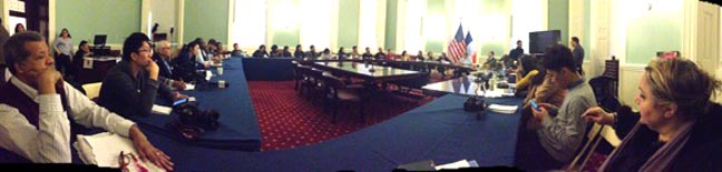 Panorámica de la reunión de la concejal Viverito con la prensa étnica. Fotos Javier Castaño