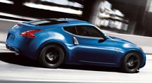 El auto Nissan 370 Z Nismo es moderno y dinámico.