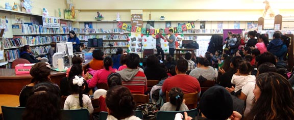 Al final de las actividades hubo magia y los niños recibieron libros para llevar al hogar. 