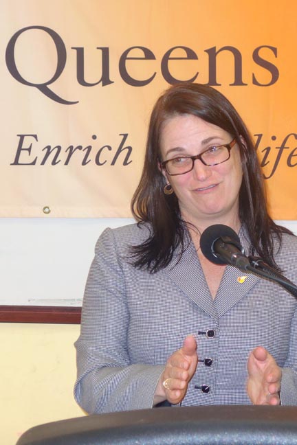 Bridger Quinn-Carey, presidenta interina del sistama de Bibliotecas de Queens. Fotos Javier Castaño