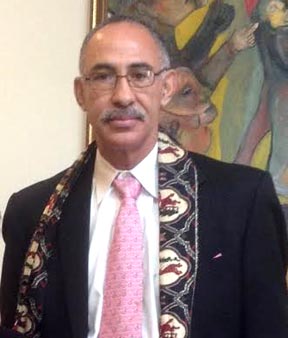 Ramírez-Báez, escritor dominicano. 
