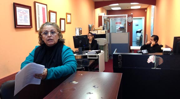 María Cristina Arismendi y su esposo Pedro Cruz, propietarios de la empresa de finca raíz Sell Right en donde Adriana Olivar-Muñoz rentaba un escritorio para vender boletos en avión que no despegan. Foto Javier Castaño