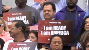 Inmigrantes latinos defendiendo la Orden Ejecutiva de inmigración del presidente Obama.