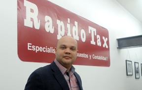 Guillermo 'Will' DeJesús, fundador de Rapido Tax en Queens.